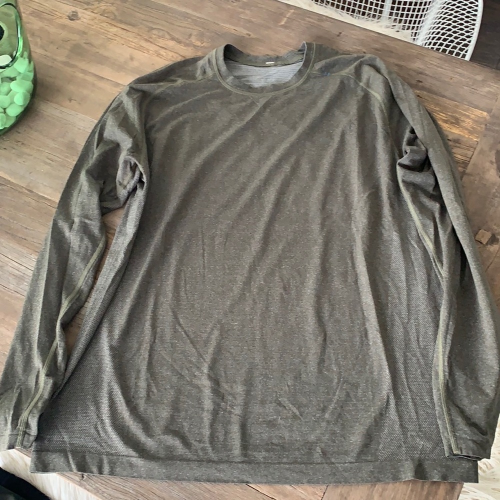 Men’s lululemon long sleeve shirt